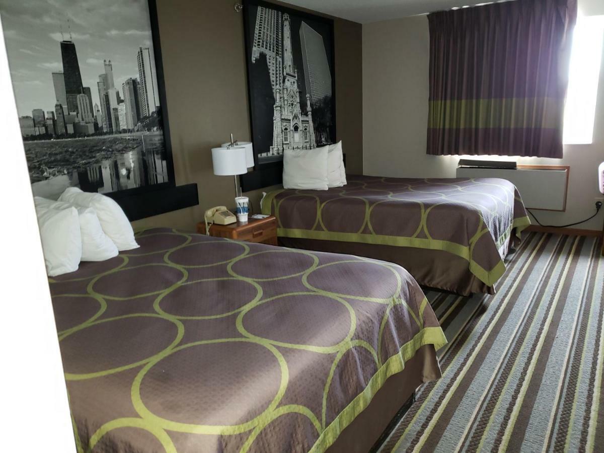 فندق Super 8 By Wyndham Watseka المظهر الخارجي الصورة
