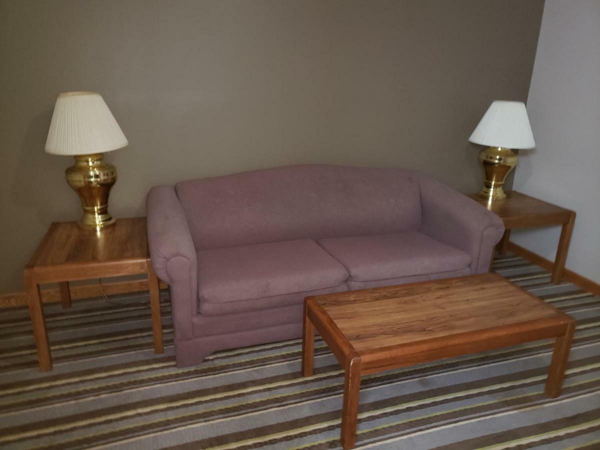 فندق Super 8 By Wyndham Watseka المظهر الخارجي الصورة